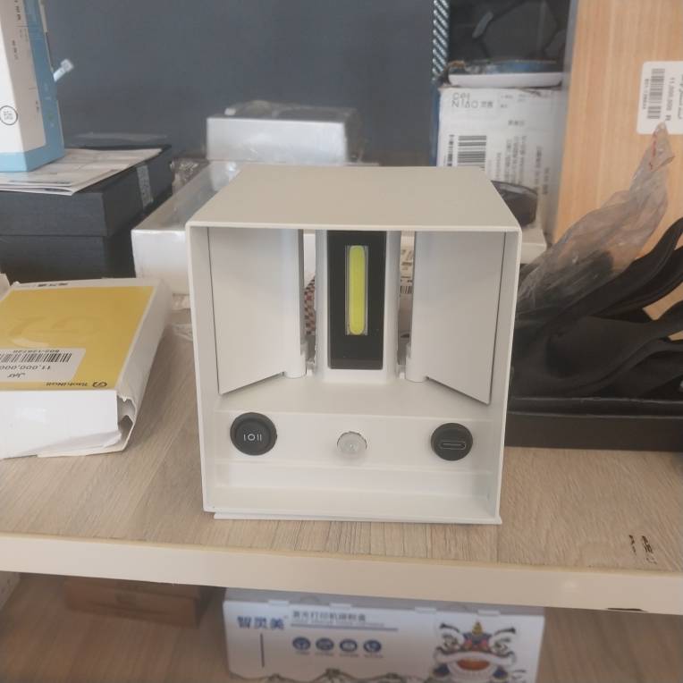 چراغ دیواری شارژی سنفای SENFAY با سنسور حرکتی | LED 6 وات بی‌سیم USB-C
