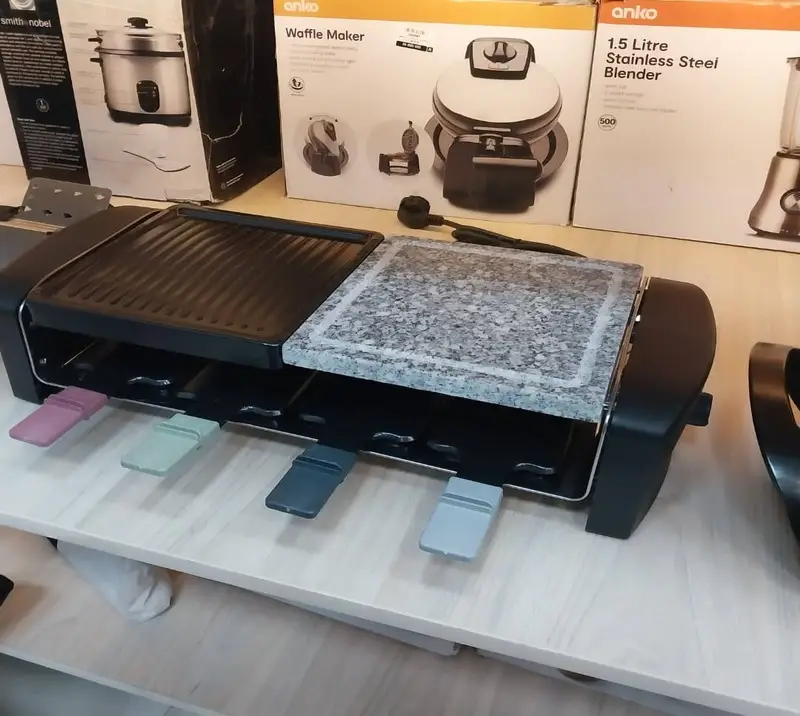 گریل راکلت 8 نفره با سنگ طبیعی پخت و پز و صفحه نچسب برند سورین مدل RG 9640– توان 1400 وات