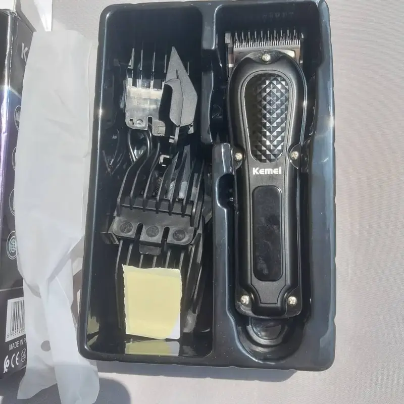 ماشین اصلاح حرفه‌ای KEMEI KM-1071 – قابل استفاده به صورت بی‌سیم و با سیم، مناسب اصلاح موی سر و صورت مردانه