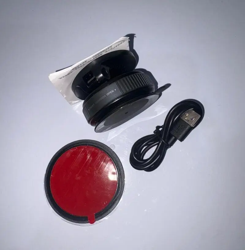 هولدر موبایل مگ‌سیف خودرو با شارژر وایرلس 15 وات x68w | نگهدارنده مغناطیسی وکیومی مناسب آیفون 12 تا 16 با چرخش 360 درجه