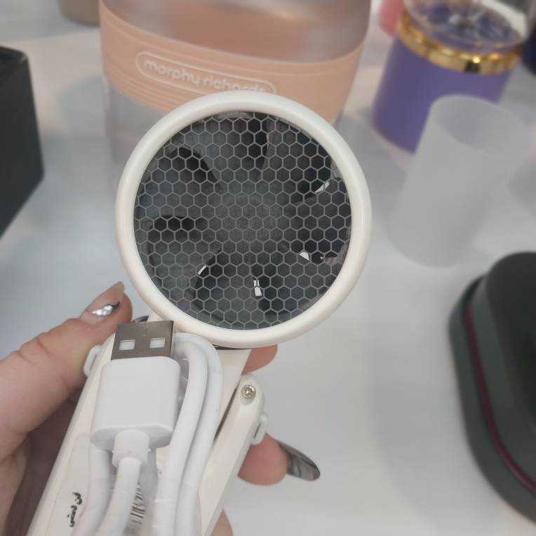 فن دستی شارژی GS3L با باتری 4000mAh – خنک‌کنندگی قدرتمند در هر زمان و مکان