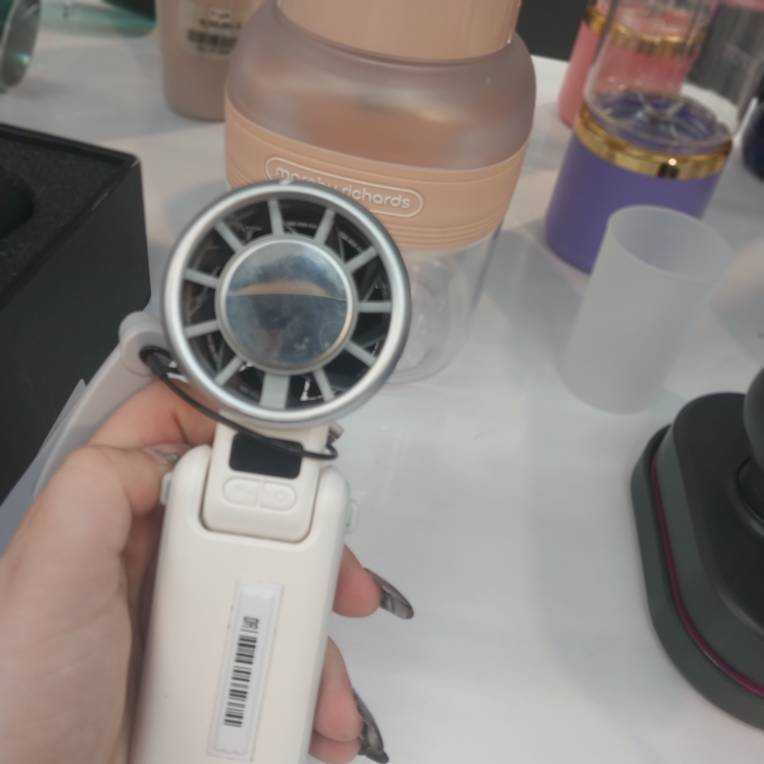 فن دستی شارژی GS3L با باتری 4000mAh – خنک‌کنندگی قدرتمند در هر زمان و مکان